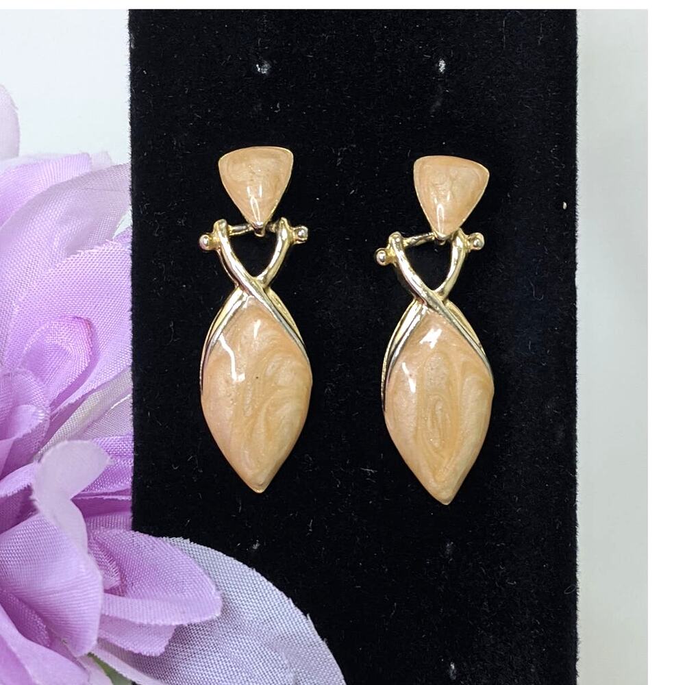 Vintage Tear Drop Peach Earrings Swirl Enamel Inlay Pierced Gold Tone Y2K